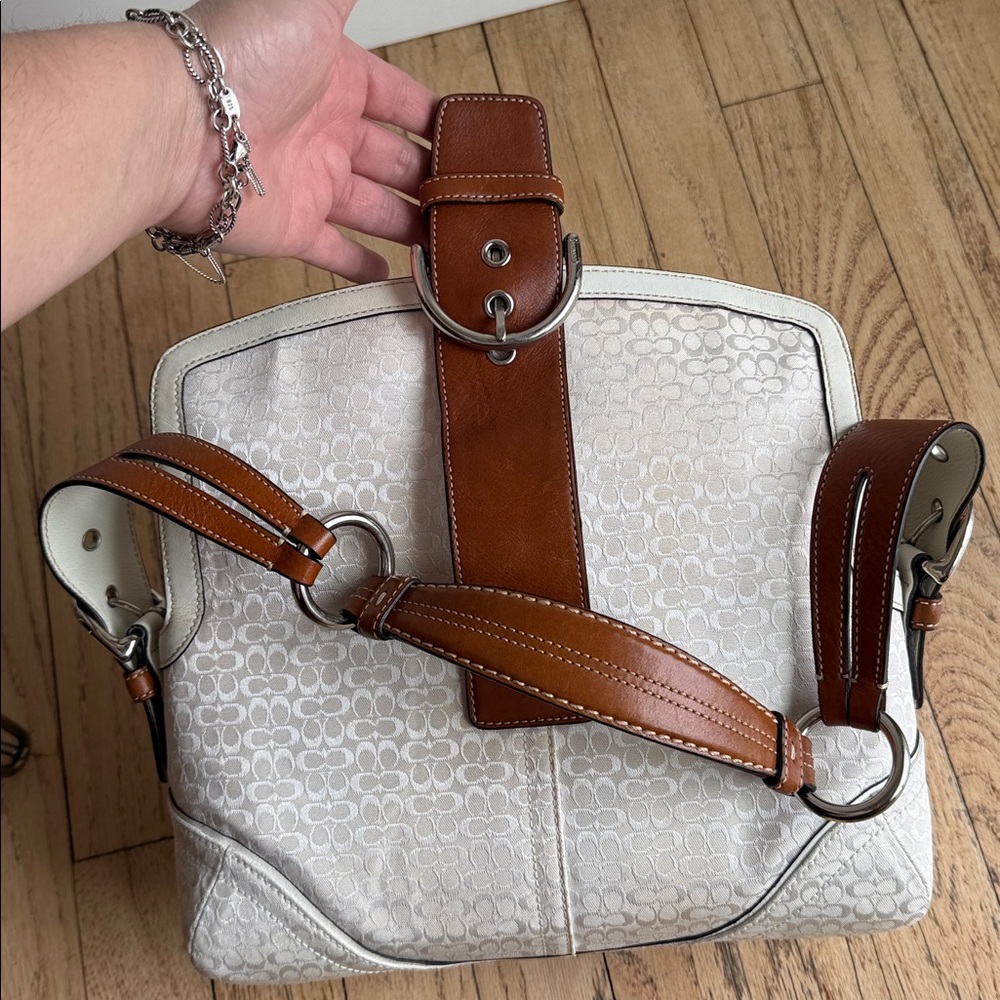 Coach  Signature C
Soho Shoulder Bag - Picture 15 of 16